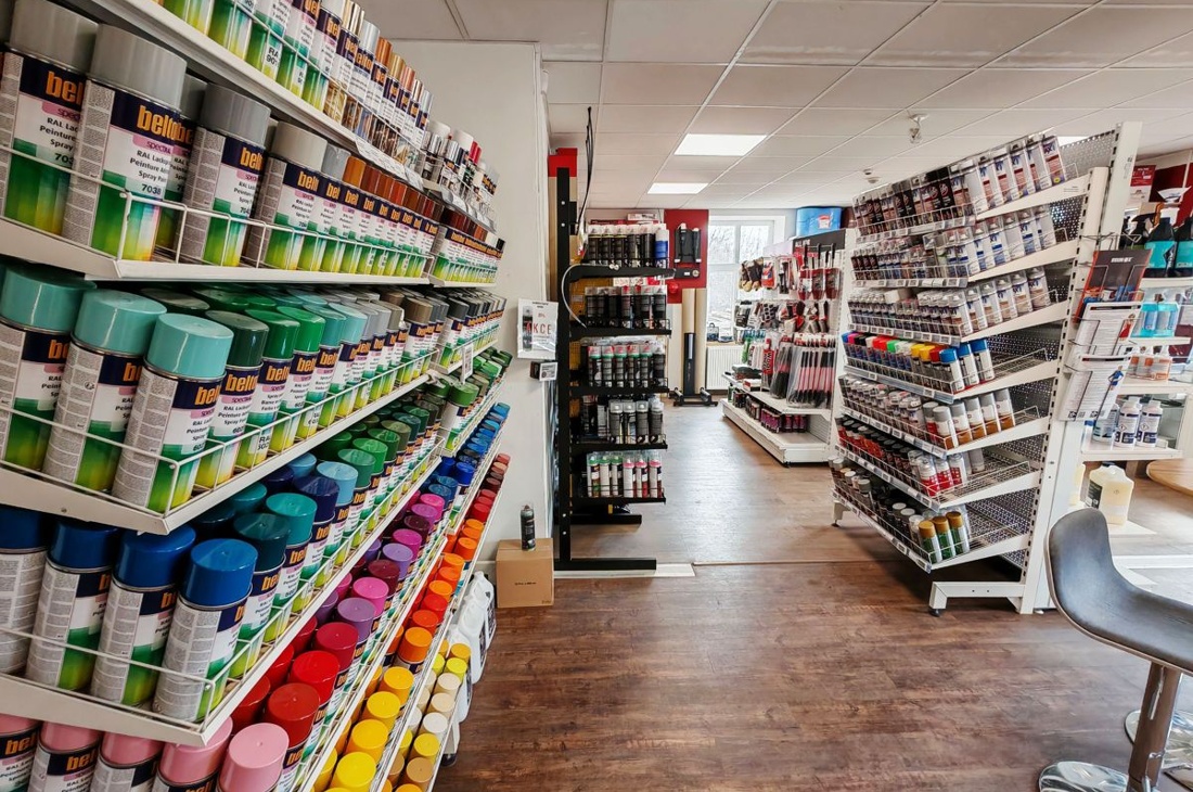 Prečo sú farebné odtiene, ktoré predávame online, také presné? Naším tromfom sú kamenné predajne!